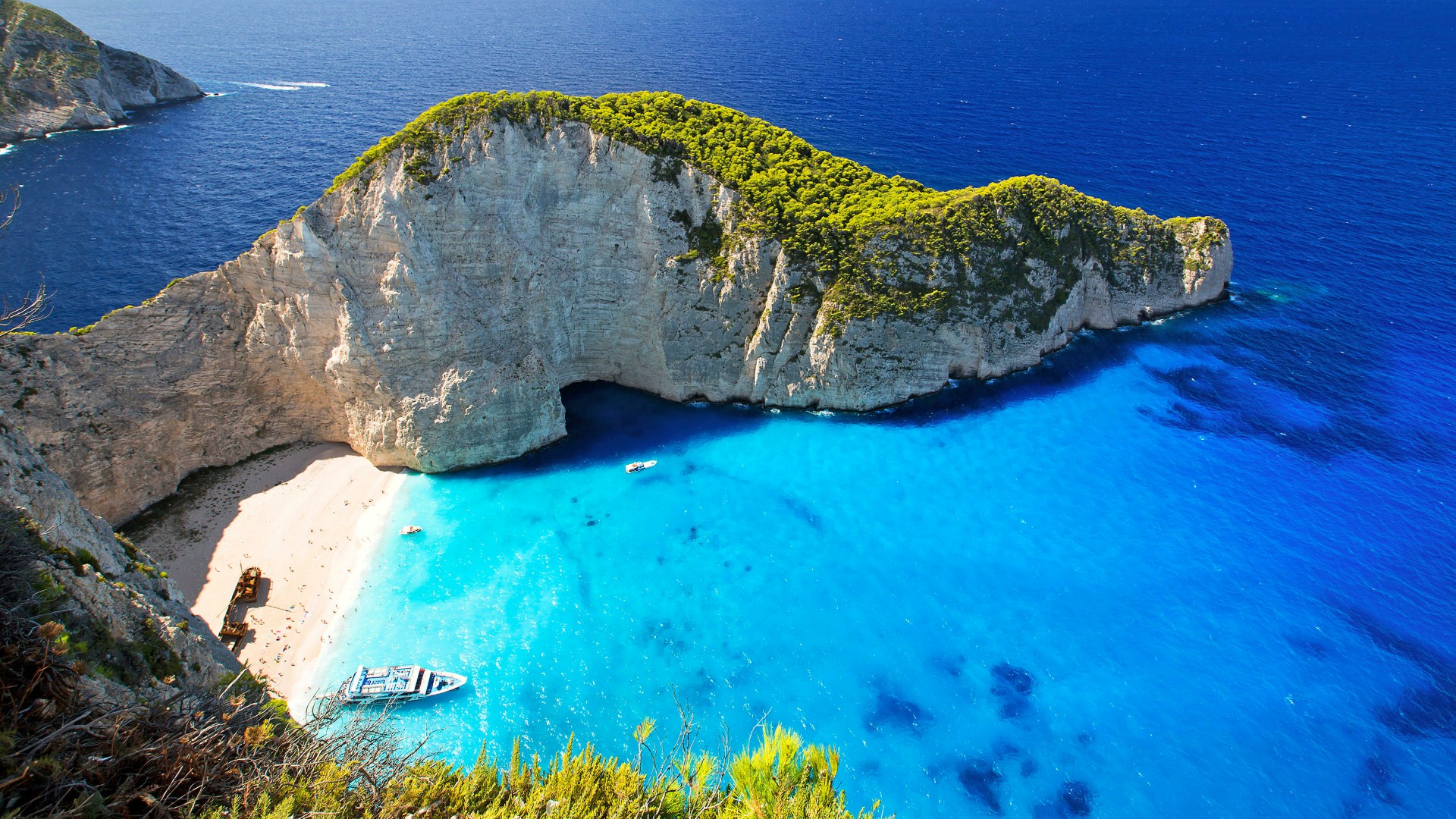 Explore the 10 Top-Rated Beaches Worldwide